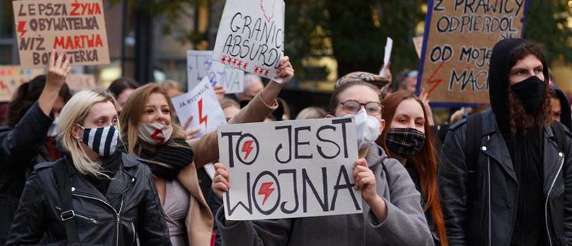 Z Posejdona pod pomnik Lecha Kaczyńskiego – kolejny dzień protestów