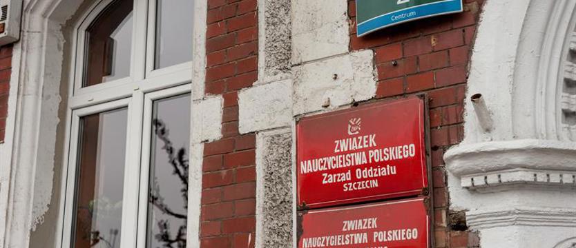 Nauczyciele chcą 700 złotych podwyżki