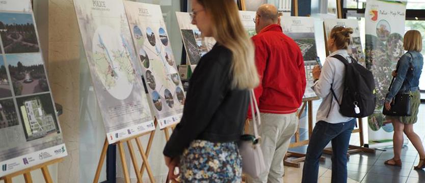 Studenci architektury z koncepcjami dla Polic. Centrum konferencyjne, pole golfowe