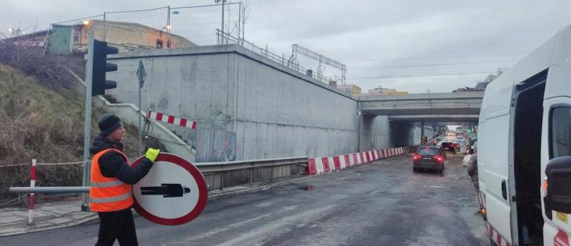Pod jednym ruch puścili, pod drugim zatrzymali 
