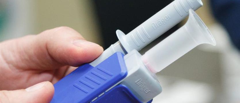 Dwaj taksówkarze zatrzymani. Jeden po narkotykach, drugi z podrobionym prawkiem