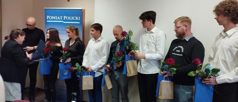 Za postawę godną naśladowania. Medal dla młodych, wrażliwych, odważnych