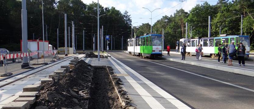 Uwaga! Orientuj się, czyli...na pętli Głębokie stawiają wiaty
