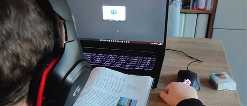 Laptopy dla dzieci, bony dla nauczycieli. Jest ustawa, brakuje rozporządzeń