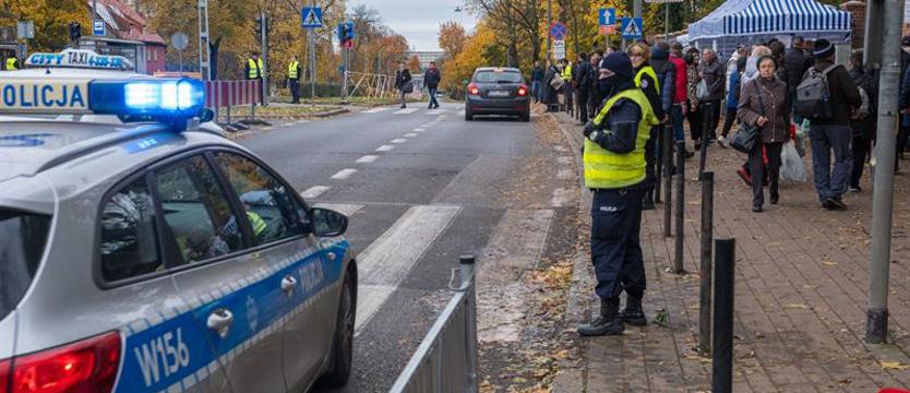 Zachodniopomorska policja: pomimo wzmożonego ruchu wokół cmentarzy, jest spokojnie