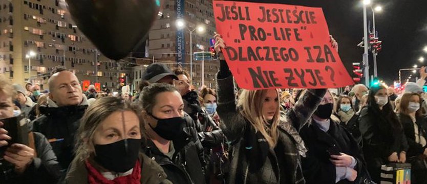 Protest na pl. Adamowicza w Szczecinie po śmierci Izy