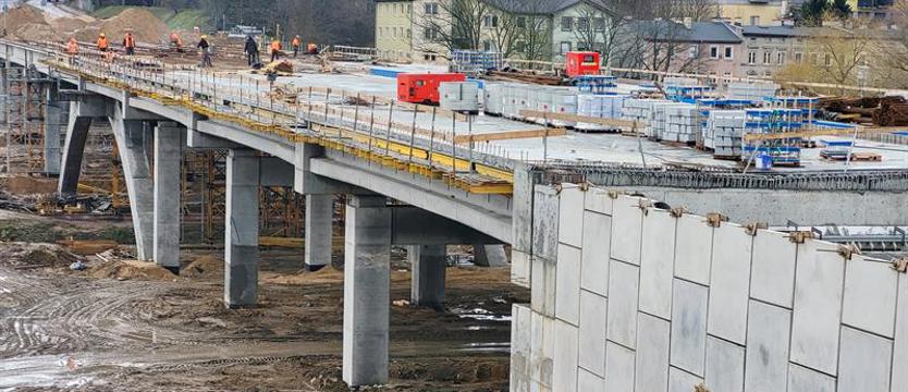 Wiadukt już stoi. Mitręga koszalińskich kierowców potrwa do wakacji