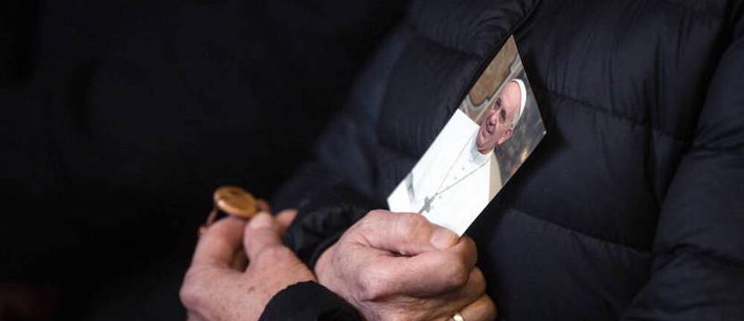 14. dzień hospitalizacji papieża: stan stabilny, kontynuuje terapię i badania