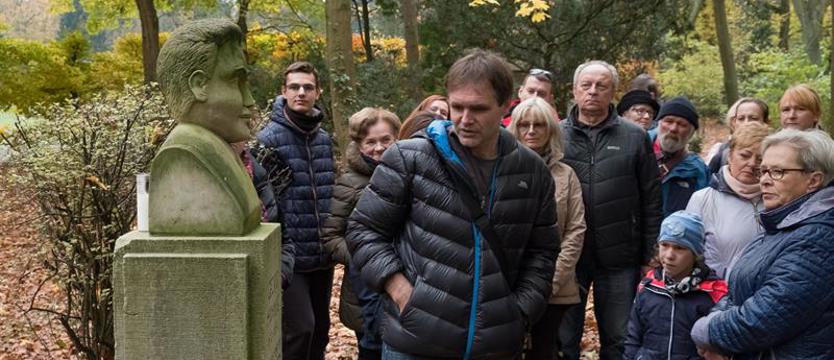 O zjawisku spacerów miejskich. Poznawać i eksplorować