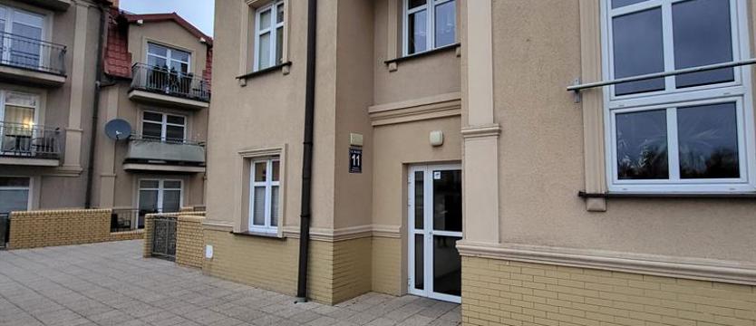 Mieszkał ze zwłokami siostry