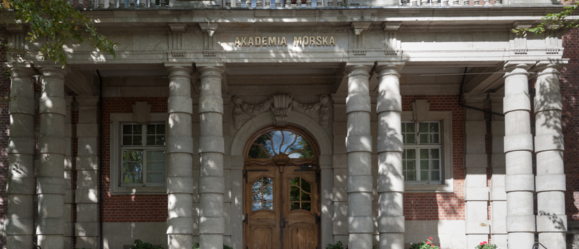 Nocowała pod Akademią Morską