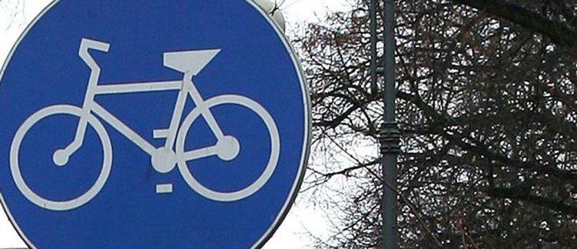 Pijany z zakazem jechał obok ścieżki