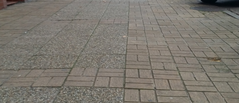 Przeszkoda na chodniku