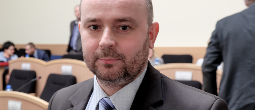 Mucha na marszałka?