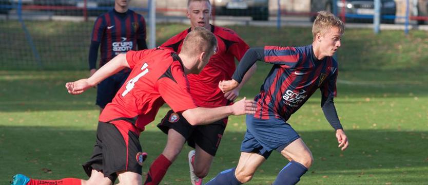 Piłka nożna. Porażka Olimpii, wygrana juniorów