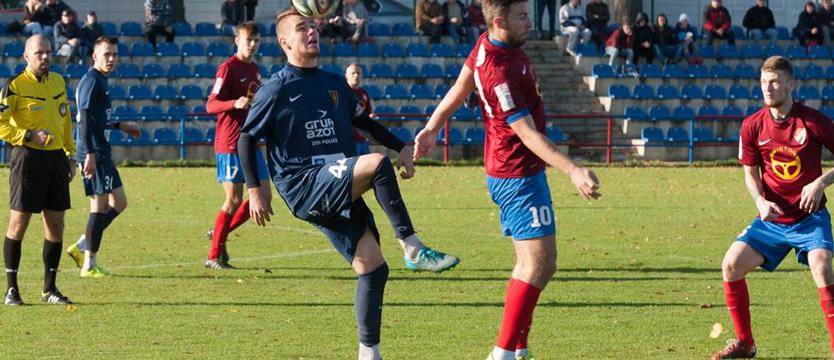 Piłka nożna. Gra III liga NA ŻYWO
