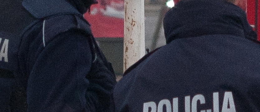 Skoczył z mostu. Uratował go policjant
