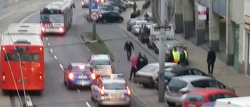 Kolizja drogowa na Wyszyńskiego