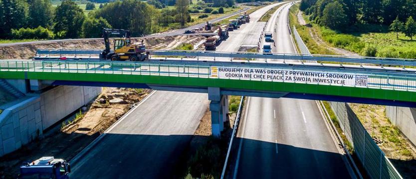 Baner zawieszony nad S3 został zdjęty. GDDKiA interweniuje i odpowiada na zarzuty wykonawcy