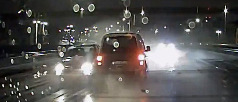 Niebezpieczny poślizg i zderzenie na Trasie Zamkowej