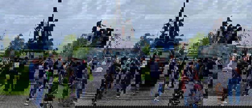 Pokazy sprzętu wojskowego, zabawy dla dzieci i grochówka. Piknik 12. Brygady Zmechanizowanej