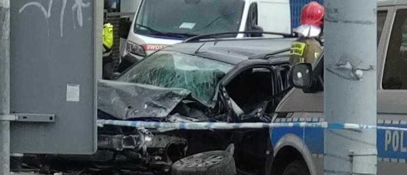 Przy ul. Firlika w Szczecinie auto wypadło z drogi