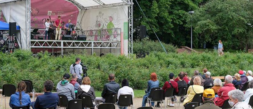 Wróciły niedzielne atrakcje w Różance. Pełna róż, muzyki i gości!