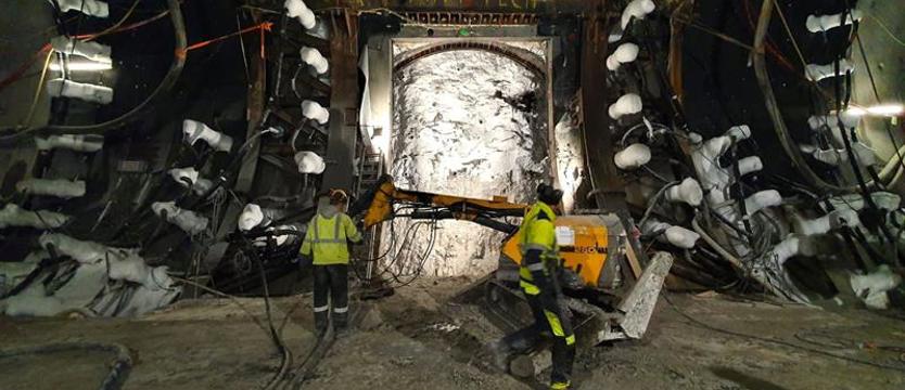 Trwa budowa wyjść ewakuacyjnych. Przebijają tunel pod wodą