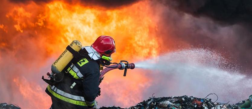 Pożar składowiska odpadów w powiecie kamieńskim