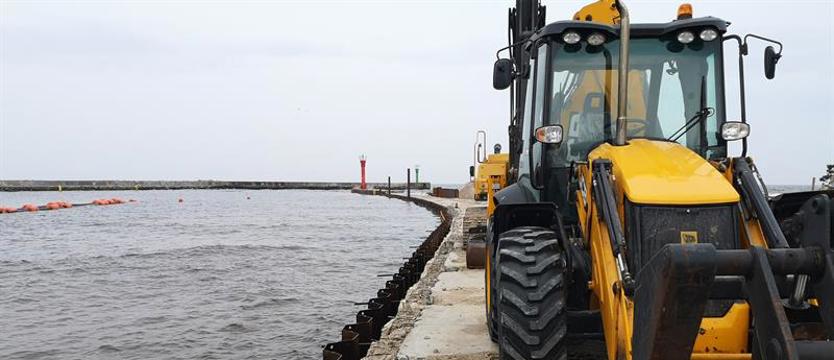 Wzmacniają falochron w Mrzeżynie. Co z dostępem do plaży w wakacje?