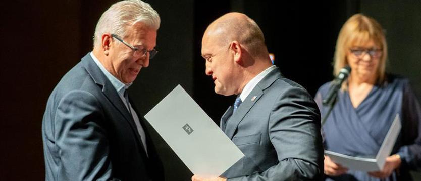 Prezydent Szczecina nagrodził nauczycieli. Pierwszy wśród równych - Tomasz Obiała