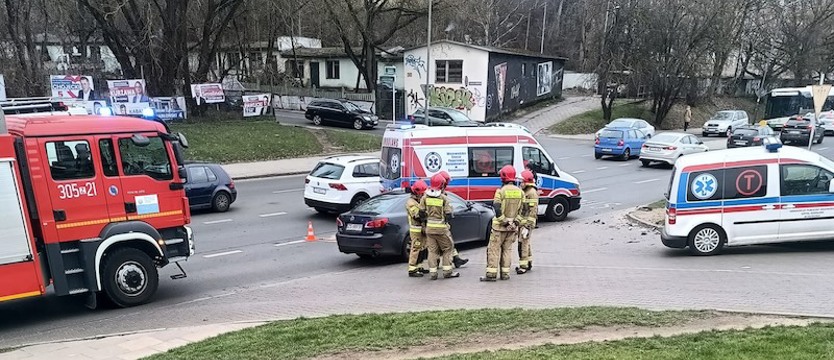 Wypadek przy Manhattanie. Kierowca karetki w szpitalu 