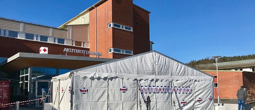 Szwecja: W stolicy oddziały intensywnej terapii zapełnione prawie w 100 proc.
