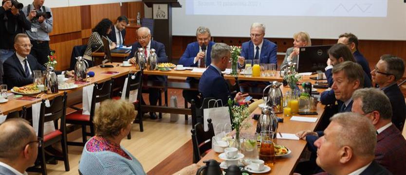 Sejmowa komisja zdrowia obradowała w Szczecinie. Pomysł ministerstwa na kształcenie lekarzy