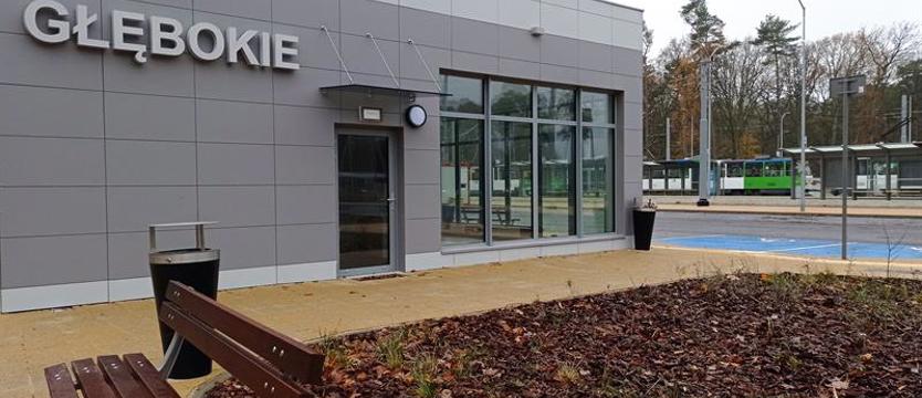 Na pętli Głębokie domontują tablice. Parkingi, poczekalnia, odbiory i dodatkowe zlecenie