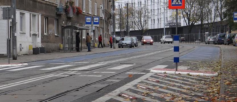 Namierzyli wandala. Zniszczył wiatę, uszkodził lusterko