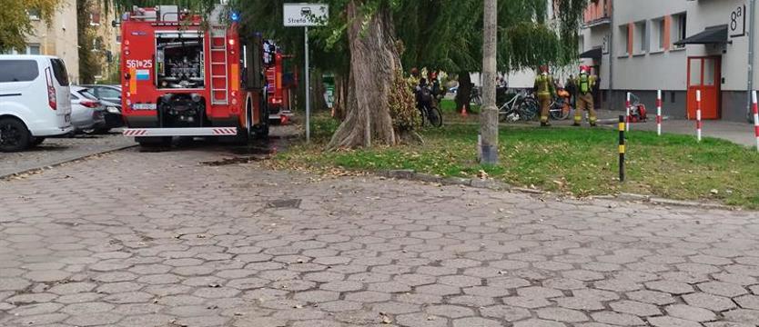 Wspólnie uratowali 59-latka. Policjant nie wahał się i wszedł do płonącego mieszkania