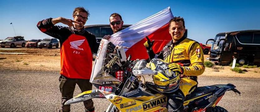 Przejechał rajd Dakar z wizerunkiem polskiego bohatera