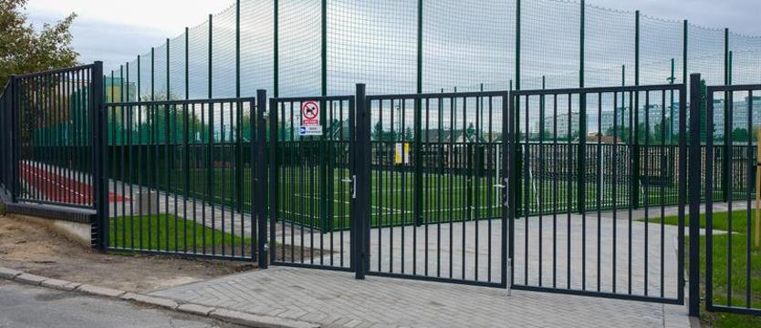 Nowe boisko przy SP 21 już otwarte. W weekendy (na razie) w piłkę nie pograsz
