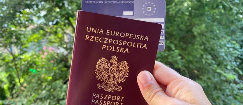 Wybierasz się na zagraniczny urlop? Zabierz EKUZ na wakacje