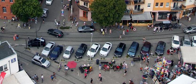 Rozwiązaniem może być wielopoziomowy parking. Kolej mówi NIE