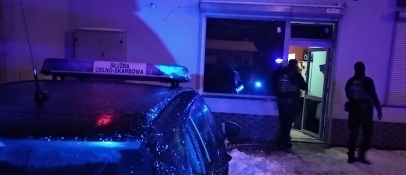 Zlikwidowali hazardowy punkt w centrum Choszczna. Weszli po wybiciu szyb
