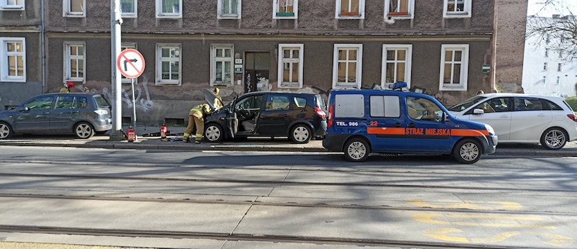 Paliło się auto w alei Wyzwolenia