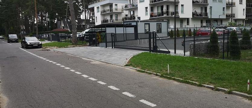 Kierowcy są karani za błędy urzędnika. Z jednej strony ulicy strefa jest płatna, a z drugiej jej nie ma