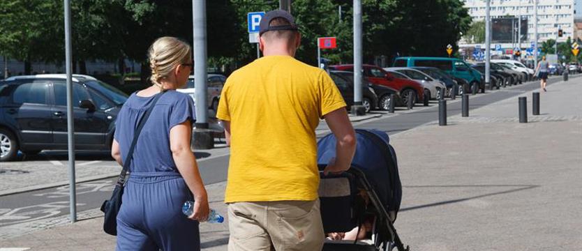 Zasiłek macierzyński, urlop rodzicielski. Tata zastępuje mamę