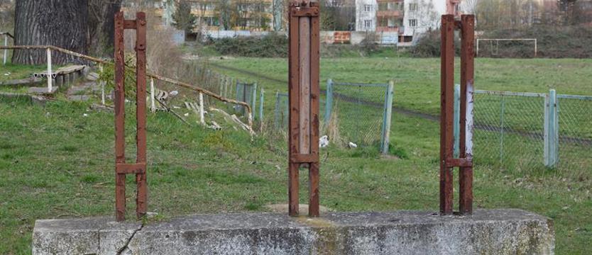 Mieszkania zamiast boiska? Nie ma zgody mieszkańców