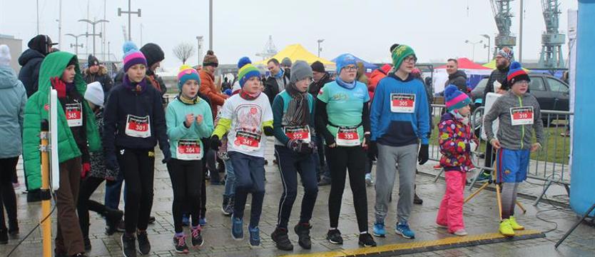 Orkiestra gra na Łasztowni. Biegi na początek