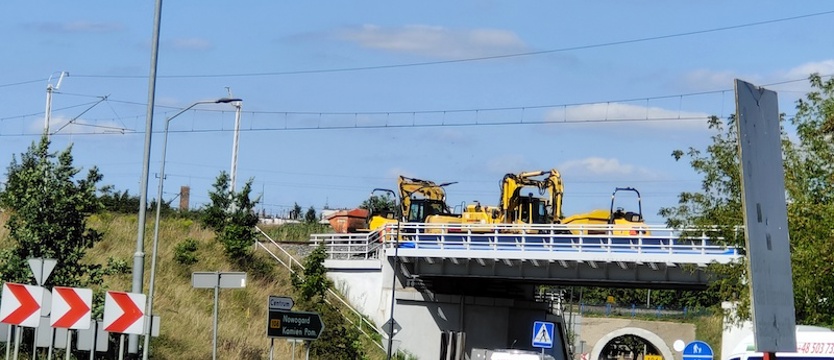 Wypadek w Stargardzie.  Auto zderzyło się z policyjnym motocyklem