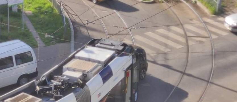 Kolizja przy pętli. Zmiana tras tramwajów