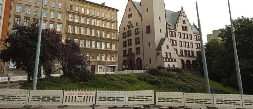 Skarpa z widokiem na plac Tobrucki